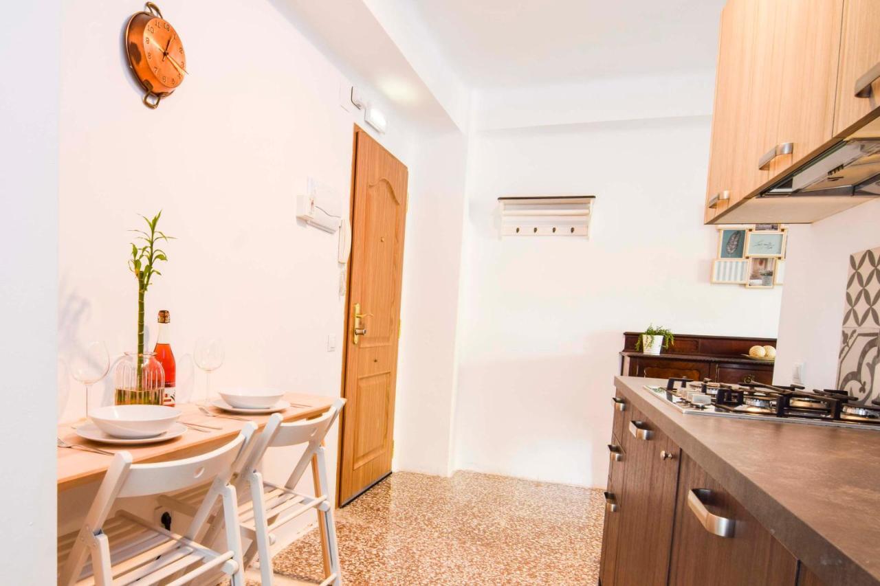 P&P Apartaments Arapiles Малага Екстериор снимка